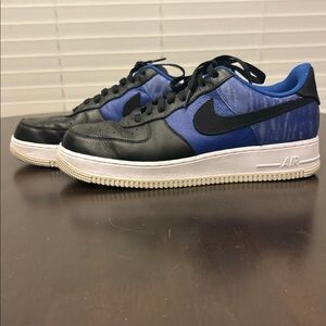 Nike AF1’S blue and black color way